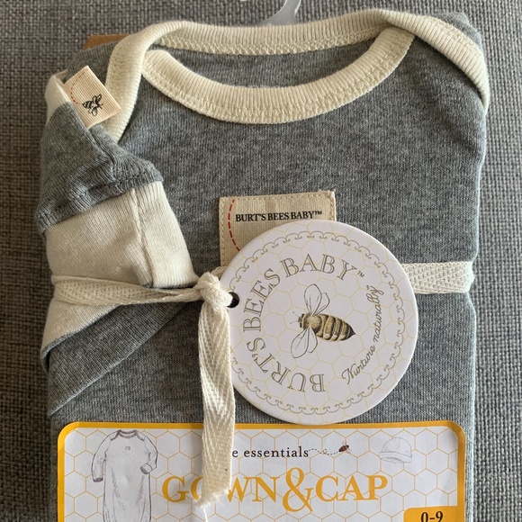 Burt's Bees Baby Gown & Cap - NWT! - Picture 1 of 2